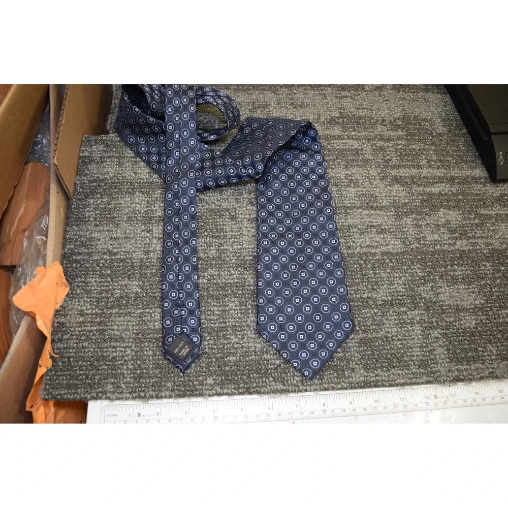 Jos A Bank Men's Silk Neck Tie Dark Blue Geometric Circles 57